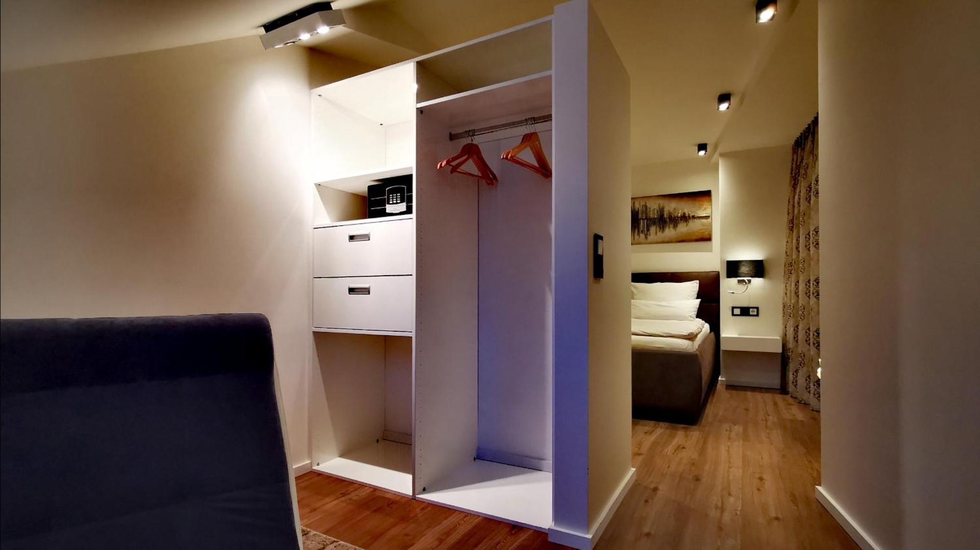 Luxor City Apartments เลียนซ์ ภายนอก รูปภาพ